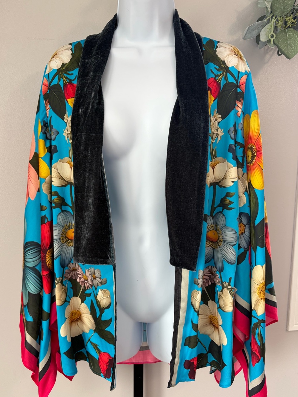 NWOT Aratta Silent Journey Floral Garden Kimono with Velvet Lapel